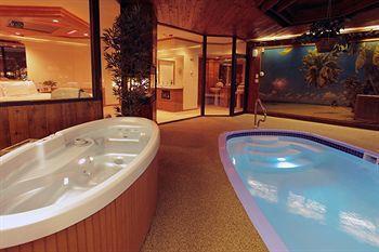 Sybaris Pool Suites Mequon Brown Deer Esterno foto