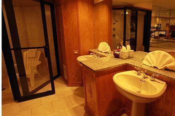 Sybaris Pool Suites Mequon Brown Deer Esterno foto