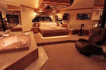 Sybaris Pool Suites Mequon Brown Deer Esterno foto