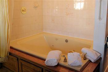 Sybaris Pool Suites Mequon Brown Deer Esterno foto
