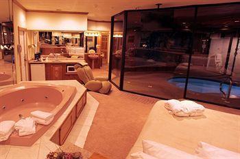 Sybaris Pool Suites Mequon Brown Deer Esterno foto